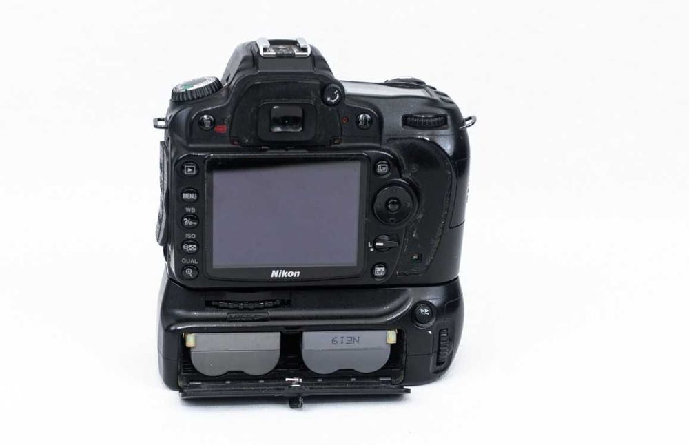 Nikon D90 + grip + 2 baterii - Defect