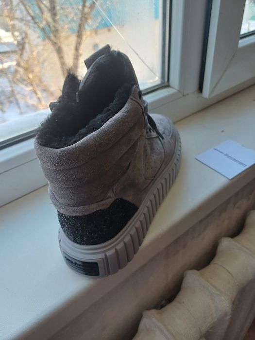 Продам новый зимние ботинки 39р