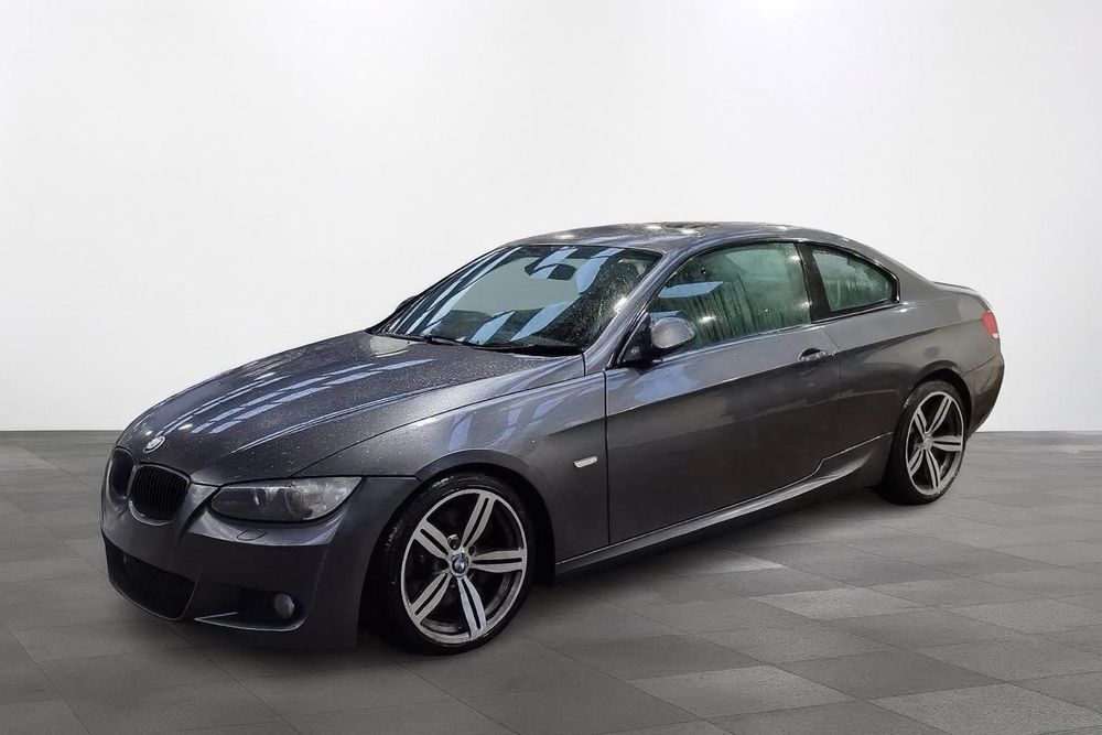 Dezmembrez BMW 330d E92 231cp,M Pack,Hi-Fi,Recaro piele,navigatie Cic