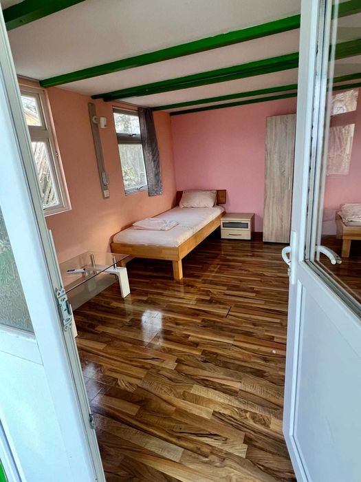 Три обзаведени къщи с парцел - РАБОТЕЩ БИЗНЕС С НАЕМАТЕЛИ