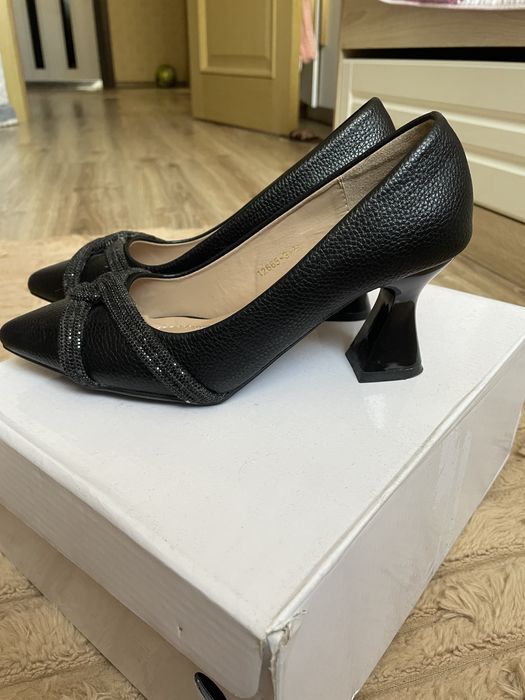 Продам Черные туфли