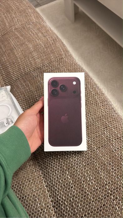 Iphone 18 pro, цвят бордо