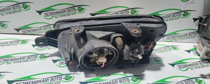 Far dreapta Hyundai Santa Fe 2004 2.0 CRDi MT (112 hp)