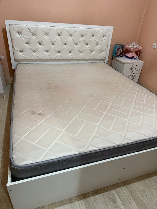 Кровать двуспальная срочно продам