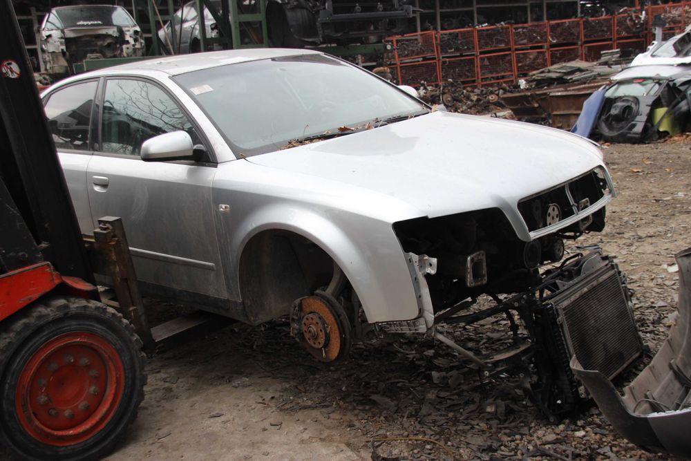 АУДИ  А4 2.0i  Audi  A4 автомат  – само на части