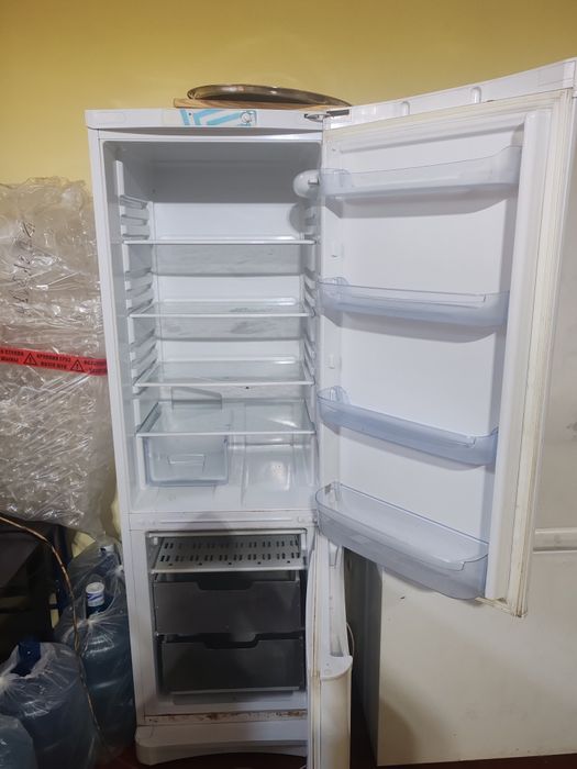 Продам холодильник indesit