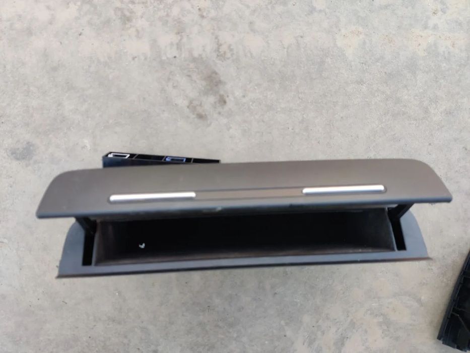 Consola compartiment Spatiu depozitare bord Seat Exeo Audi A4 B7 8H0857058F