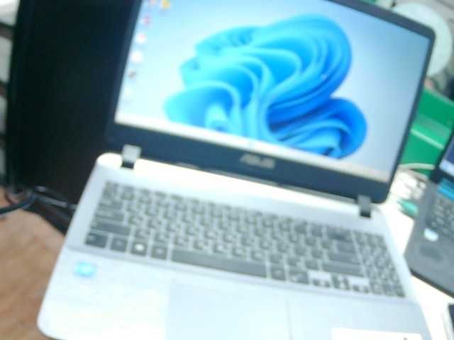 Ноутбук Asus номер лота 990229