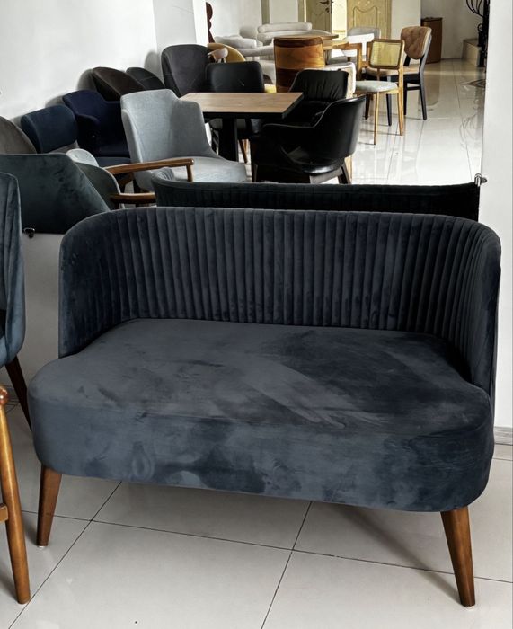 Две софы, лаунж-кресла