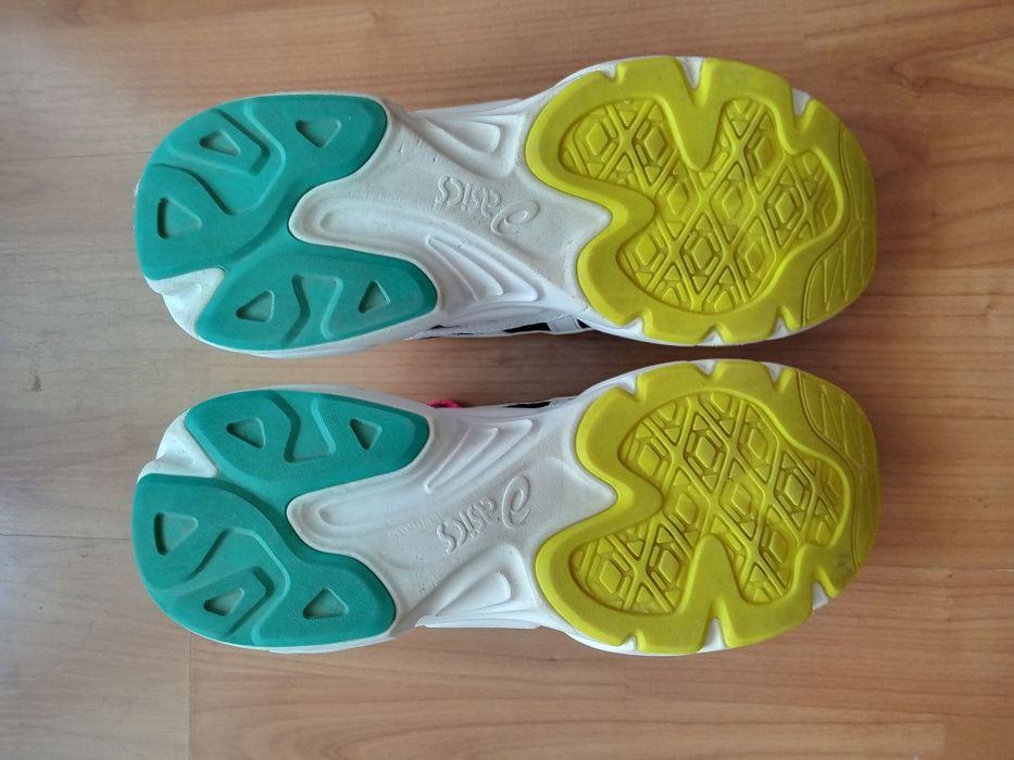 Продавам дамски Асикс Гел БНД/Asics Gel BND