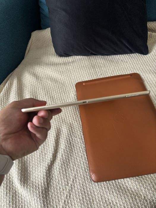 Ipad Pro 12.9 de 256 gb. ( Cartela sim) husa originala apple piele .