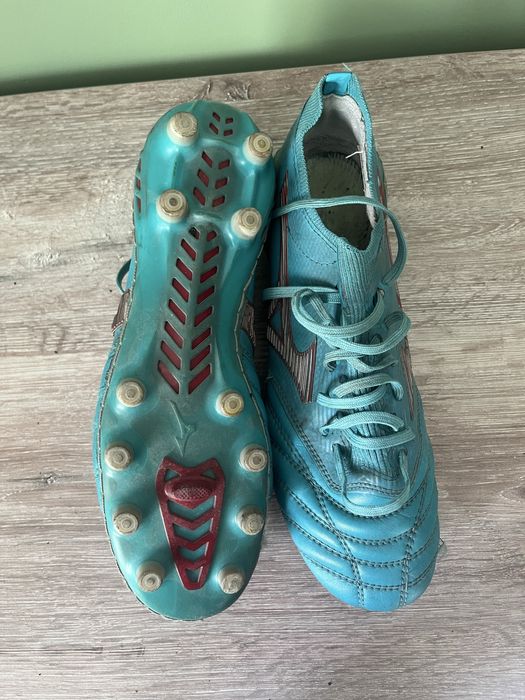 Футбольные бутсы мизуно