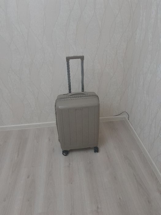 Дорожный чемодан на колесиках