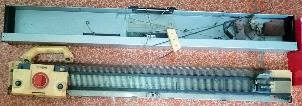 Продам вязальную машинку НЕВА-5