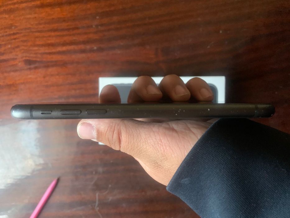 Продам айфон 11.