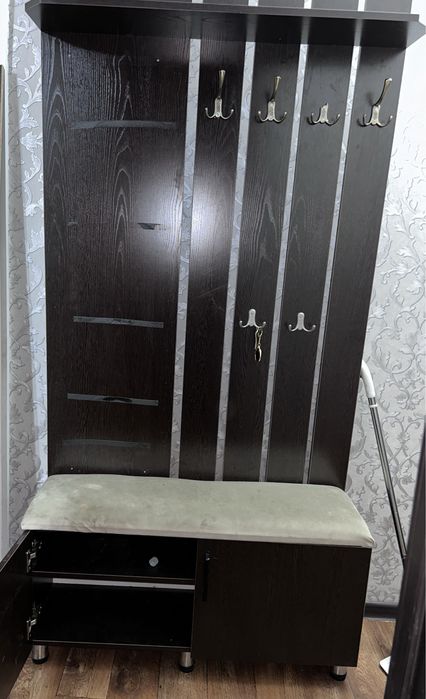 Прихожая коричневого цветв