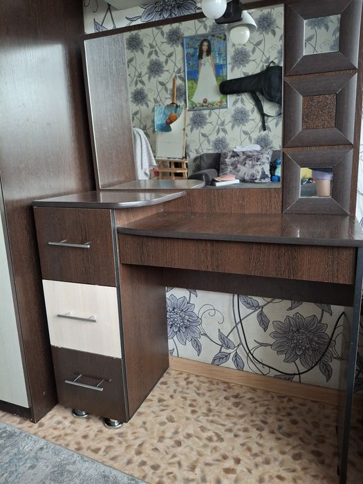 Комод с зеркалом