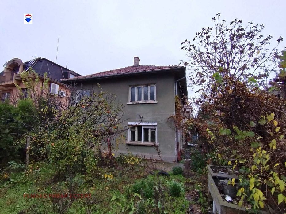 Градска къща за продажба кв. Родина 3