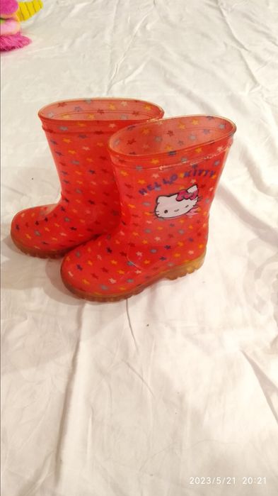 Vând cizmulițe fete