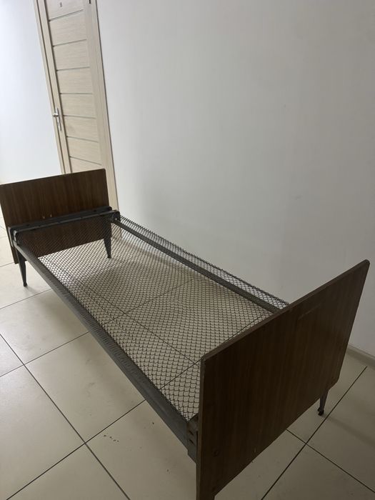 Продам кровать на пружине