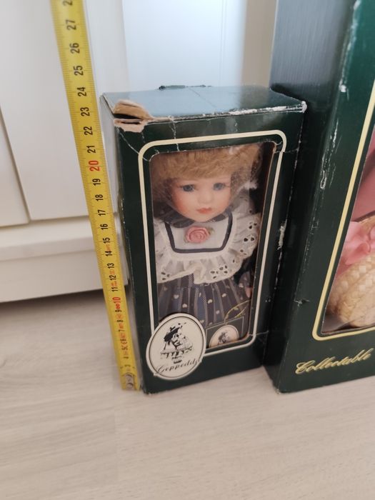 Doua păpuși de colecție de portelan