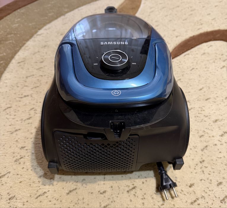 Vând aspirator Samsung CycloneForce Anti-Tangle