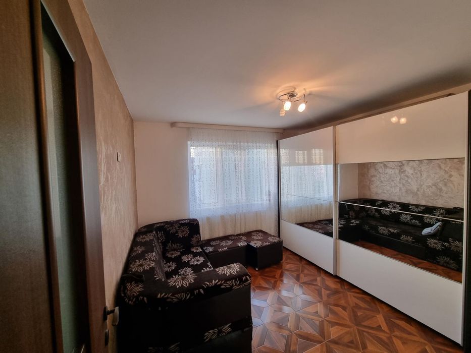 Apartament 3 camere  de vanzare