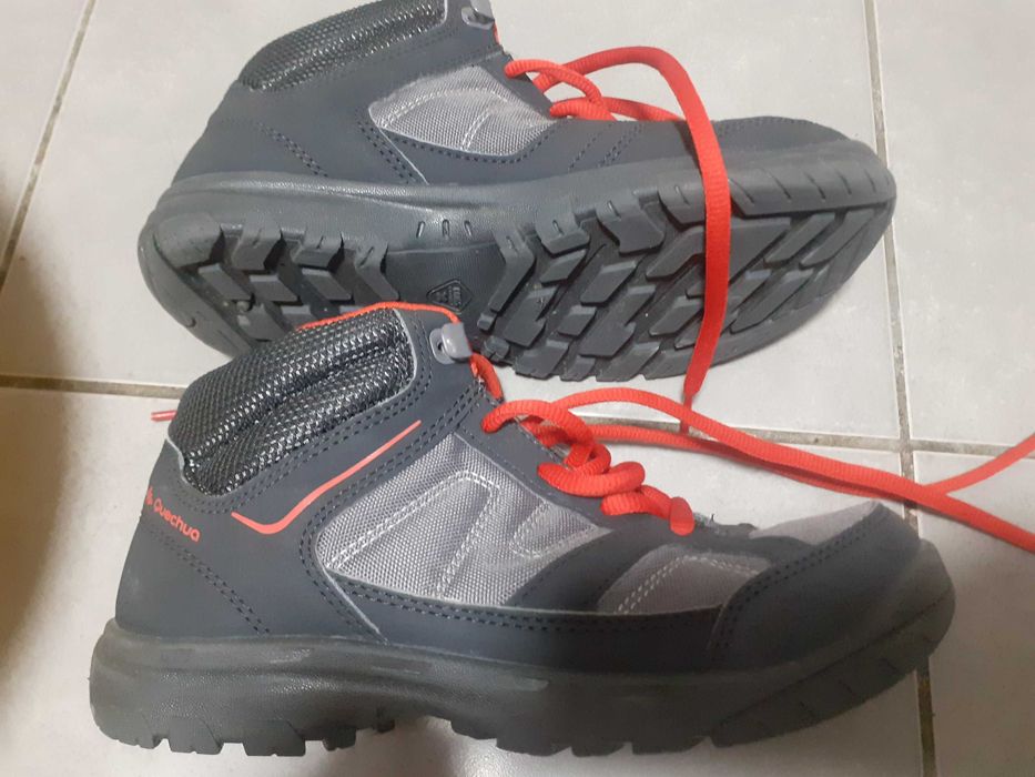 Vand ghete Quechua, baieti, marimea 35, 34 si 33, pret 35 lei