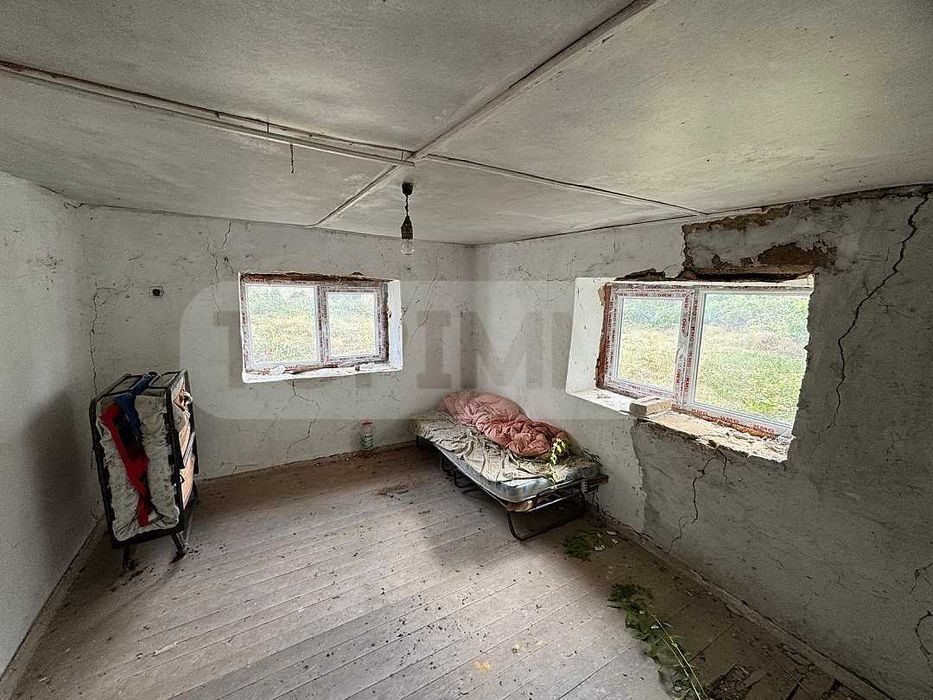 Двуетажна къща в село Копривец