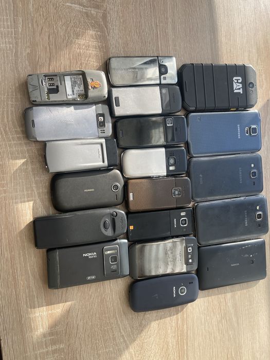 diverse telefoane pentru colectionarii