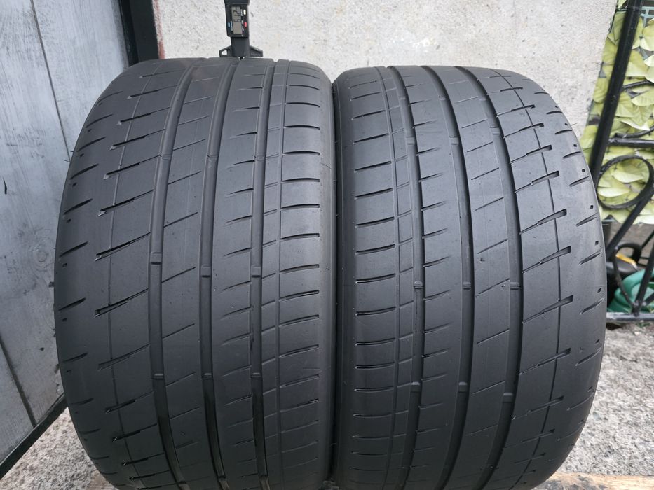 Vând două anvelope de vara Bridgestone Potenza  275 30 20 dot 1121