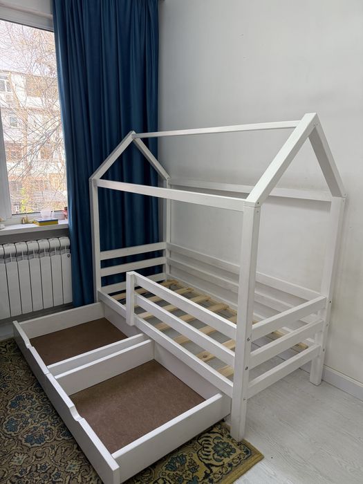 Кровать домик с матрасом