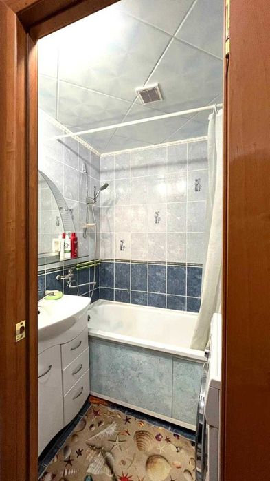 Продам четырехкомнатную квартиру