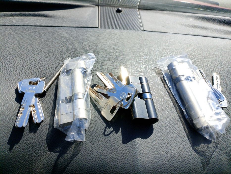 Замена сердцевины замков 24/7. 5 Ключей.