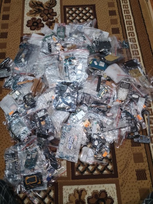 Telefoane pentru piese lot 100 buc+ placi de baza