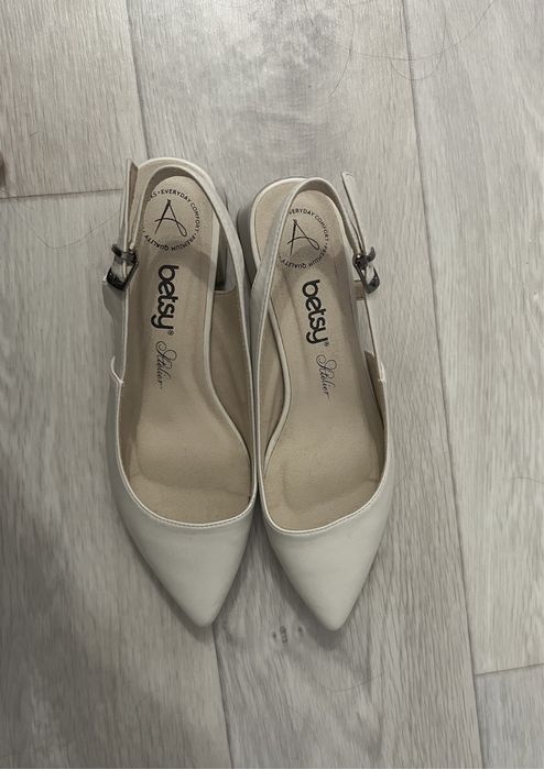 Туфли с открытыми пятками