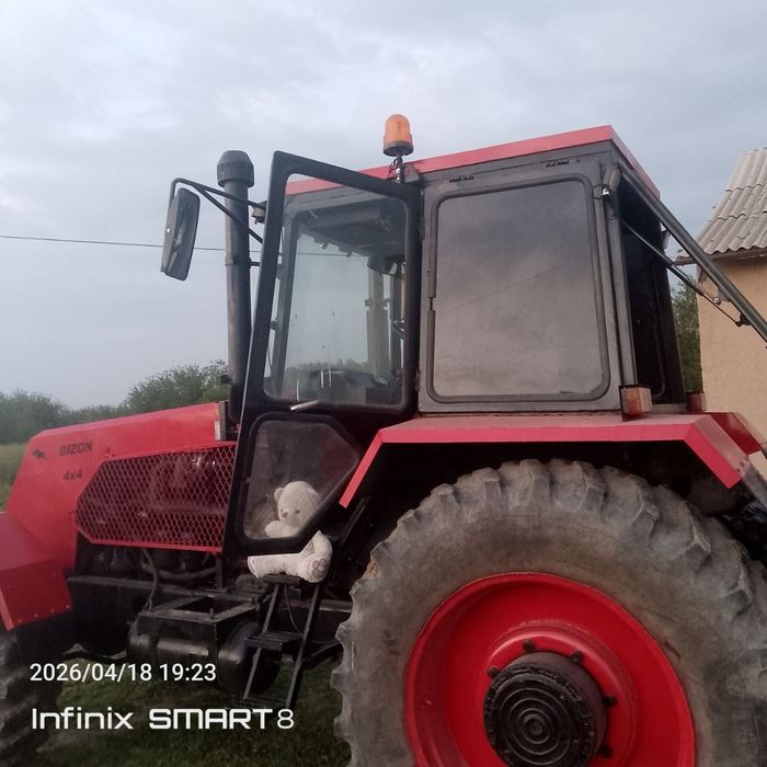 Traktor sotiladi