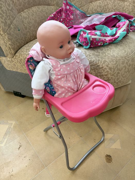 Детский стульчик для кормления и кроватка  с куклой