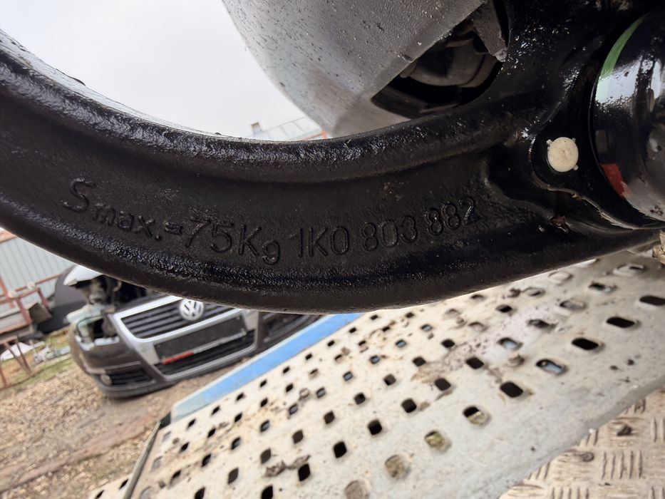 Cui carlig tractare remorcare original cu 2 chei vw golf 5/6