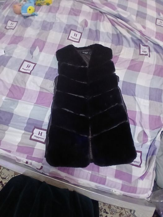 Ayol.va qizlarimiz uchun qoramtir moynali jilet