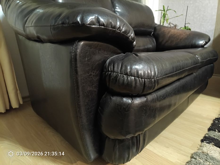 Продавам два кожени дивана