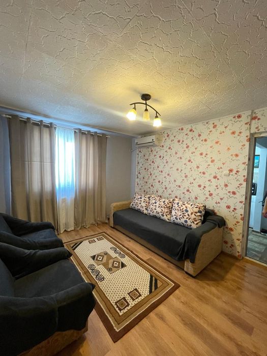 Închiriez  garsonieră