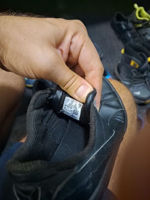 Adidasi baieti 7-8 ani