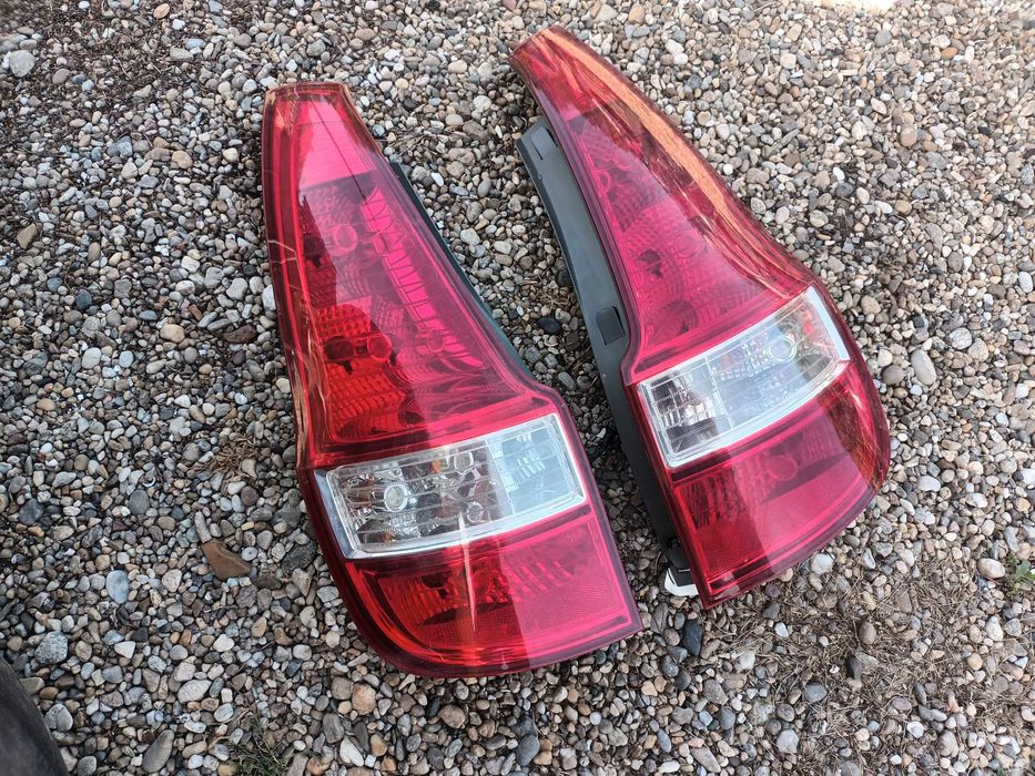 ляв и десен стоп за хюндай и30 комби HYNDAI I30