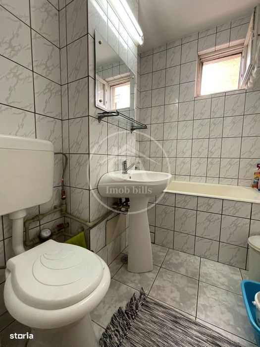 Apartament de vânzare cu 3 camere în zona Dacia, Oradea