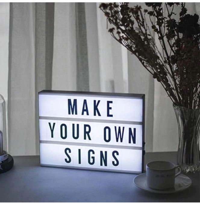 Cutie luminoasă cinematică GloBrite cu litere și lumină LED