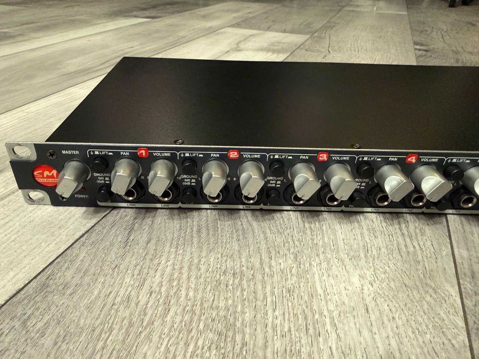 SM Pro Audio DI Box DI8