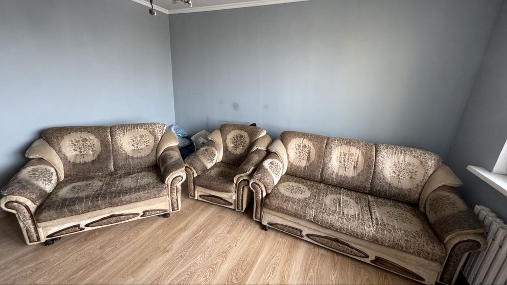 Продаю диван для гостинной