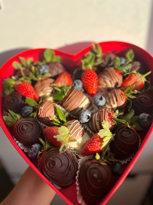 Клубника в шоколаде на 8 марта