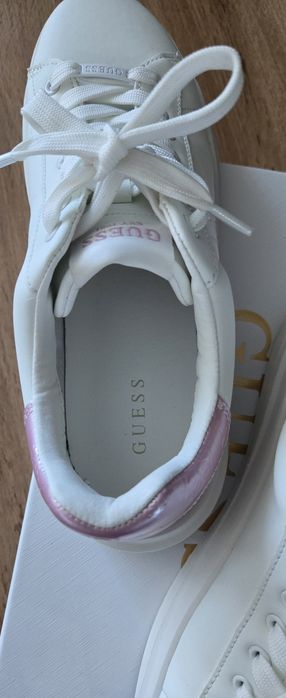 Бели кецове Guess